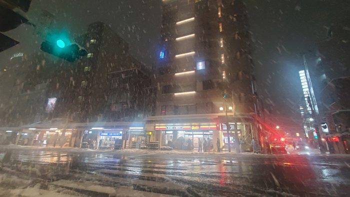 今度の大雪警報がマジで凄かった・除雪トラクターも道路に出るだけで