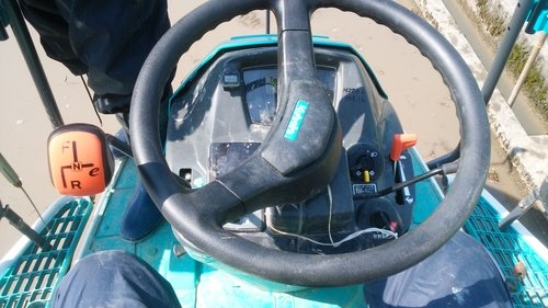 田植え機の運転席.jpg
