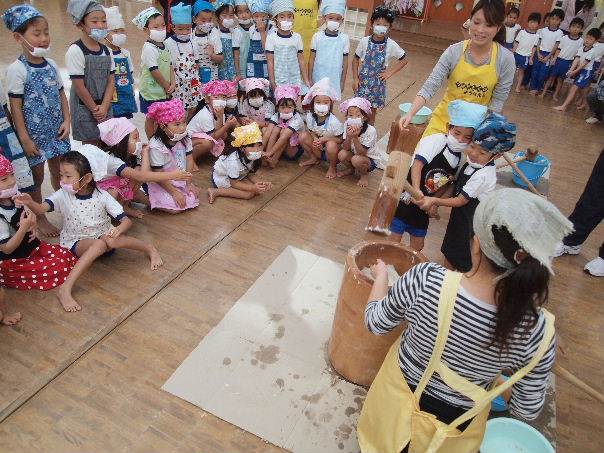 とくの津幡幼稚園餅つき