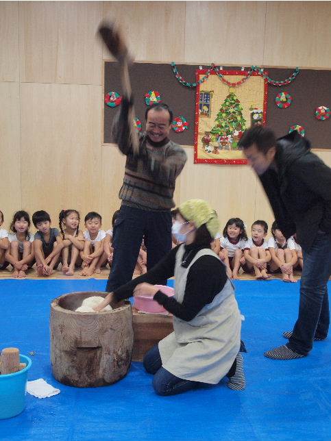 とくの幼稚園松任の餅つき